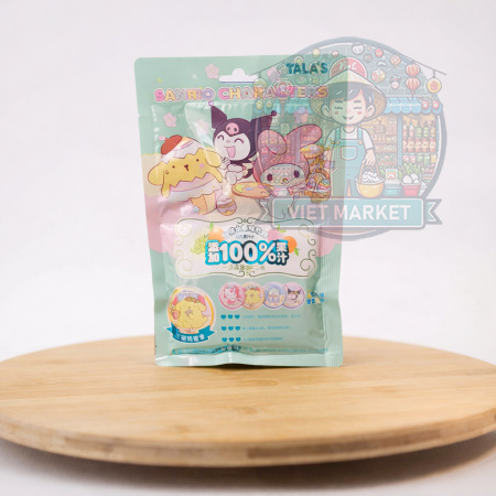 TALA´S SANRIO Gumené cukríky s príchuťou hrozno, biela broskyňa a pomaranč s odznakom 52g