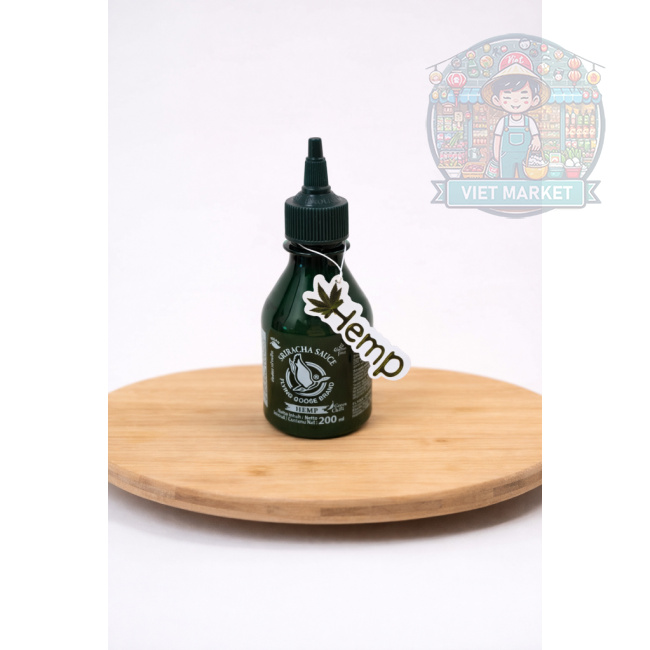 FLYING GOOSE SRIRACHA Pálivá čili omáčka s konopnými listami 200g