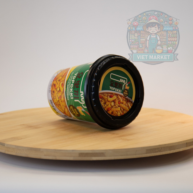 YOUNG PONG Instantné ryžové koláčiky Yopokki s kari príchuťou v poháriku 145g